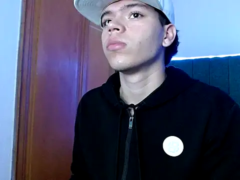 Snapshot of Lincon_Ale chatting on 12.05.25 Lincon Ale online show from 12.05.25