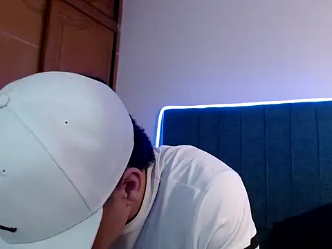 Snapshot of Lincon_Ale chatting on 12.13.25 Lincon Ale online show from 12.13.25