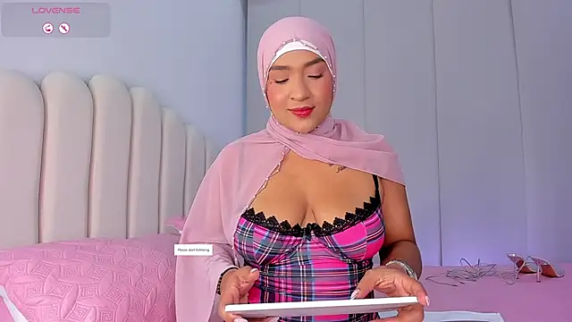 Amira-Zahra online show from 06.17.26