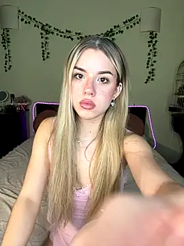 Snapshot of PurrAliceX chatting on 11.21.25 PurrAliceX online show from 11.21.25