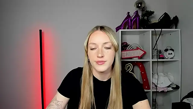 EvelynBlond online show from 05.04.26