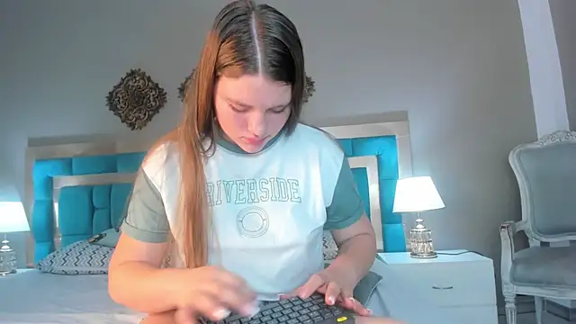 LiiaVelvet online show from 12.18.25