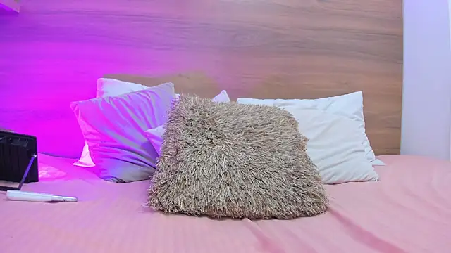 Snapshot of emilyrousee01 chatting on 12.13.25 emilyrousee01 online show from 12.13.25