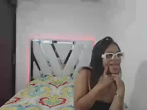 Snapshot of BlueLove19 chatting on 12.14.25 BlueLove19 online show from 12.14.25