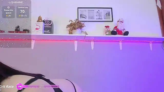 Snapshot of EsmeraldaFoxxxx chatting on 12.14.25 EsmeraldaFoxxxx online show from 12.14.25