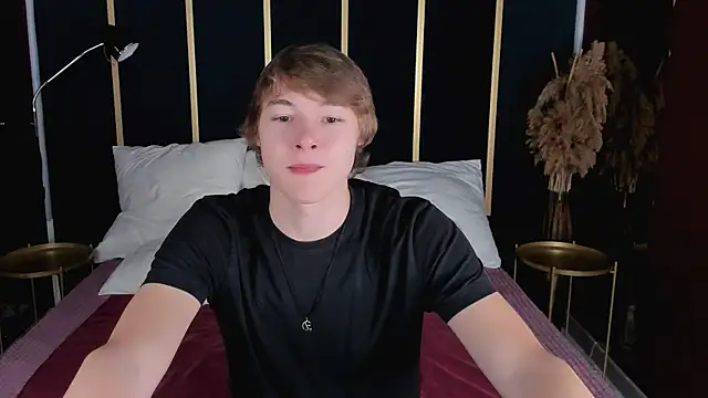 Snapshot of DonaldWoon chatting on 11.23.25 DonaldWoon online show from 11.23.25