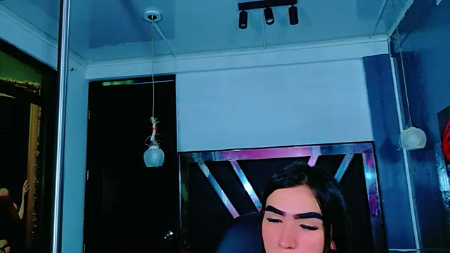 Snapshot of Evangeline_Star1 chatting on 12.13.25 Evangeline Star1 online show from 12.13.25