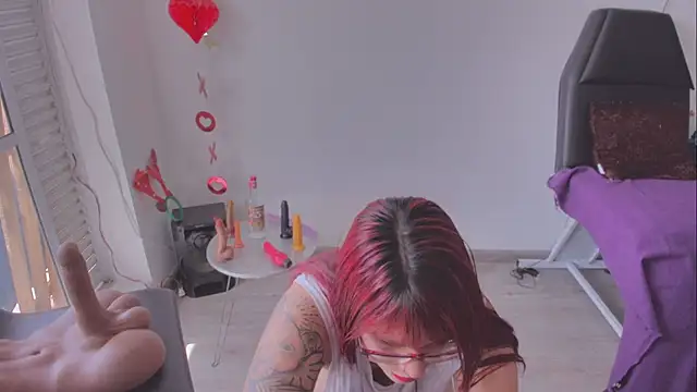 Snapshot of Charlotte1Demony chatting on 11.28.25 Charlotte1Demony online show from 11.28.25