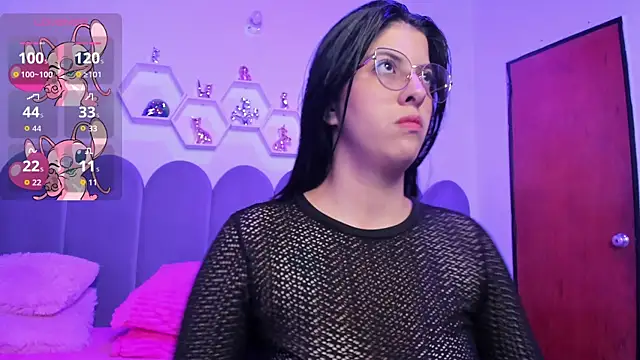 Snapshot of lunagomez24 chatting on 12.14.25 lunagomez24 online show from 12.14.25