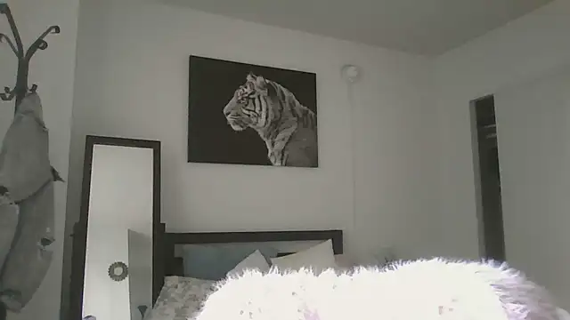 cryptokimgirl online show from 03.04.26