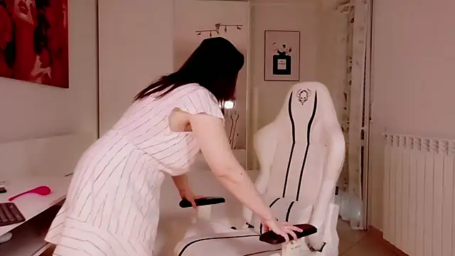 Snapshot of FlirtyFox_ chatting on 02.01.26 FlirtyFox online show from 02.01.26