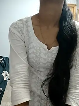 Snapshot of Roja__ chatting on 11.29.25 Roja online show from 11.29.25