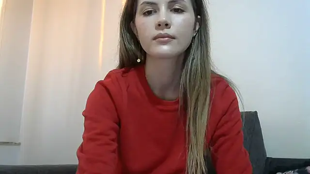 Snapshot of Erii18 chatting on 12.15.25 Erii18 online show from 12.15.25