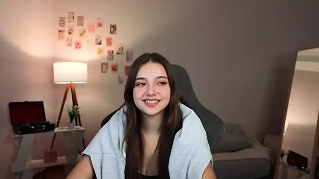 Snapshot of Vexorine chatting on 12.14.25 Vexorine online show from 12.14.25