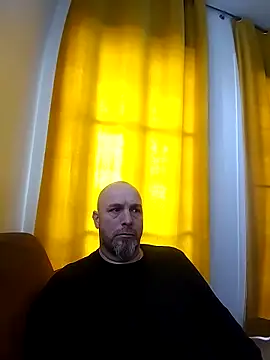 Snapshot of SG081 chatting on 11.21.25 SG081 online show from 11.21.25