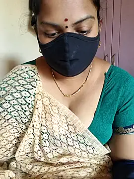 Snapshot of Paru_Tamil_Ponnu chatting on 11.26.25 Paru Tamil Ponnu online show from 11.26.25