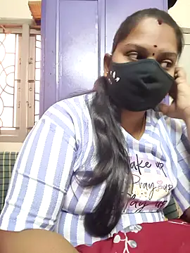 Snapshot of Paru_Tamil_Ponnu chatting on 11.29.25 Paru Tamil Ponnu online show from 11.29.25