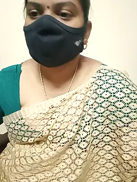 Snapshot of Paru_Tamil_Ponnu chatting on 12.18.25 Paru Tamil Ponnu online show from 12.18.25