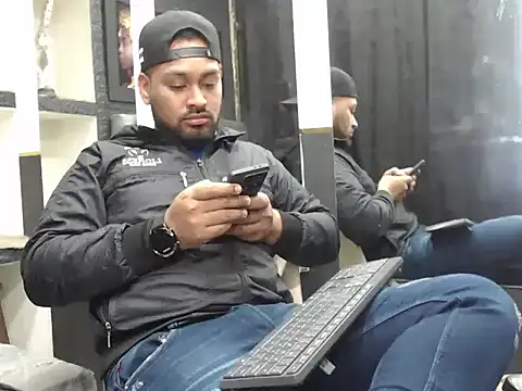 Snapshot of Liam_hairy chatting on 12.04.25 Liam hairy online show from 12.04.25