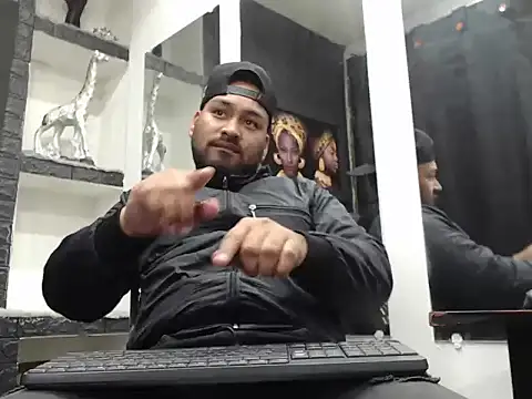 Snapshot of Liam_hairy chatting on 12.16.25 Liam hairy online show from 12.16.25