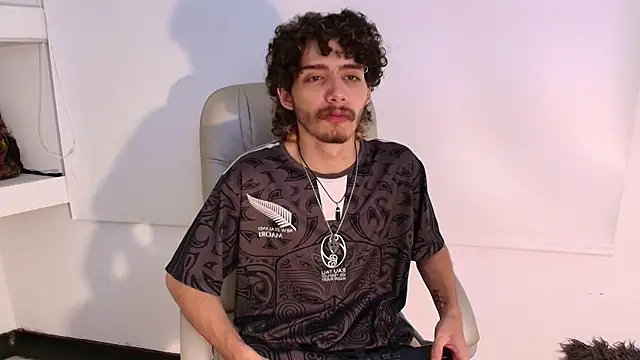 Snapshot of JojoBraando chatting on 04.07.26 JojoBraando online show from 04.07.26