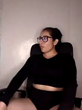 Snapshot of kira-stormm chatting on 06.11.26 kira-stormm online show from 06.11.26