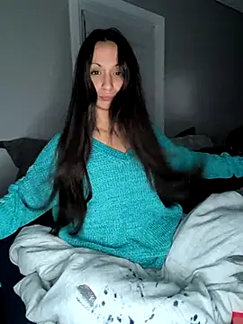 Snapshot of LexiLuxi chatting on 11.23.25 LexiLuxi online show from 11.23.25