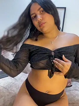 Snapshot of Madisonlaraa chatting on 11.22.25 Madisonlaraa online show from 11.22.25