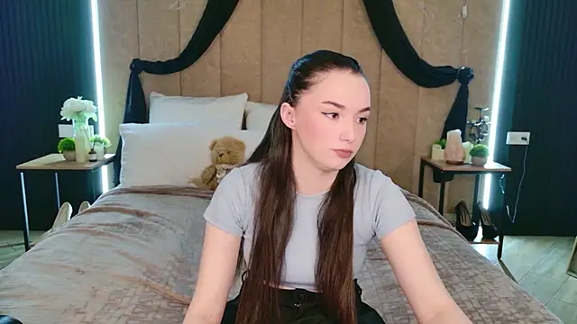 Amber Bond online show from 02.03.26