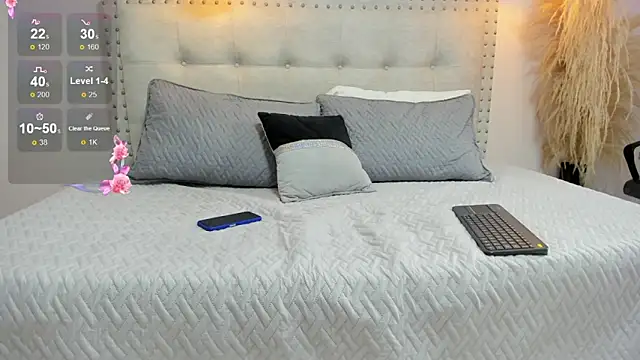 Snapshot of Esmeralda_cutes chatting on 12.05.25 Esmeralda cutes online show from 12.05.25