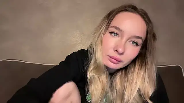 Snapshot of keeendall chatting on 12.01.25 keeendall online show from 12.01.25