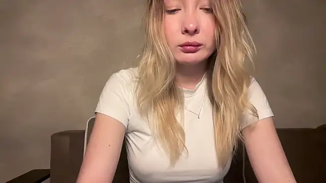 Snapshot of keeendall chatting on 12.15.25 keeendall online show from 12.15.25