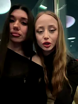 Snapshot of GraceSecrettt chatting on 12.15.25 GraceSecrettt online show from 12.15.25