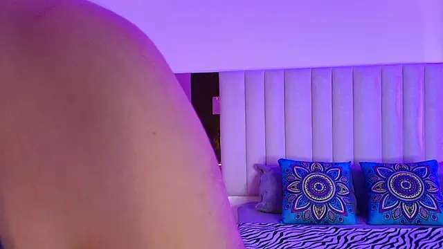 Snapshot of Mara_Wolf01 chatting on 12.04.25 Mara Wolf01 online show from 12.04.25