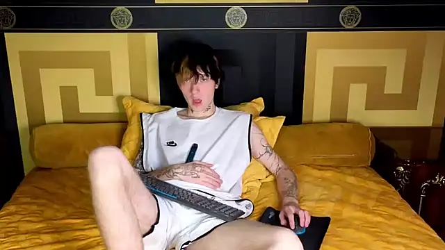 Snapshot of TRAVIS_CLAS chatting on 11.23.25 TRAVIS CLAS online show from 11.23.25