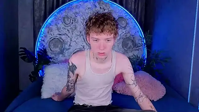 Snapshot of TRAVIS_CLAS chatting on 12.14.25 TRAVIS CLAS online show from 12.14.25