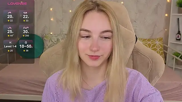 Snapshot of Shy_Polly chatting on 06.11.26 Shy Polly online show from 06.11.26