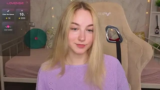 Snapshot of Shy_Polly chatting on 06.11.26 Shy Polly online show from 06.11.26