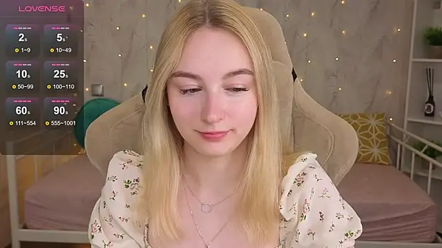 Snapshot of Shy_Polly chatting on 06.16.26 Shy Polly online show from 06.16.26