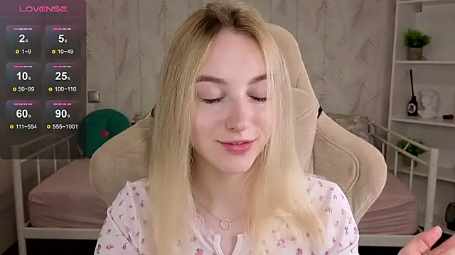 Snapshot of Shy_Polly chatting on 06.23.26 Shy Polly online show from 06.23.26