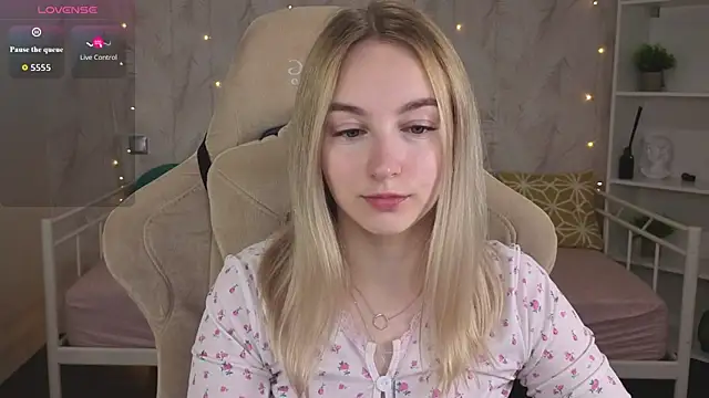 Shy Polly online show from 08.07.26