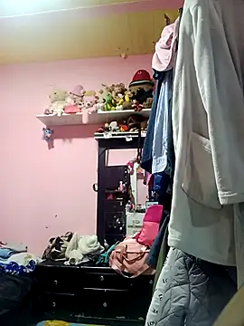 Snapshot of Chantal_sex22 chatting on 12.13.25 Chantal sex22 online show from 12.13.25