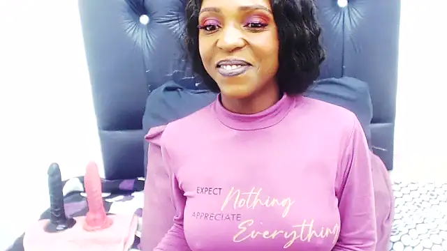 Snapshot of RarePearlz chatting on 12.02.25 RarePearlz online show from 12.02.25