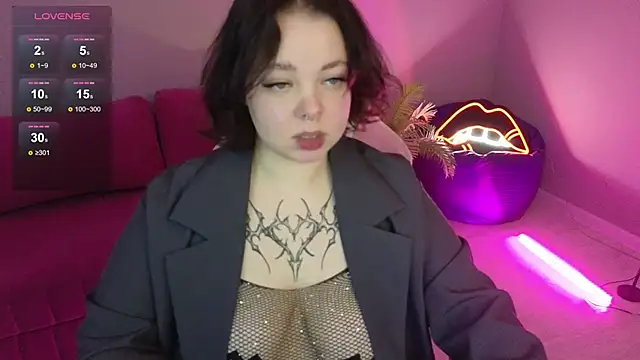 Snapshot of Vlada_vv chatting on 12.04.25 Vlada vv online show from 12.04.25