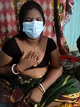 Snapshot of Desicouple1706 chatting on 11.24.25 Desicouple1706 online show from 11.24.25