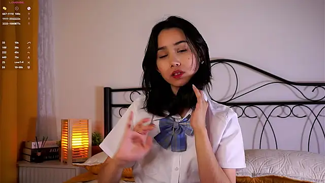 Snapshot of StaciaBratz chatting on 11.30.25 StaciaBratz online show from 11.30.25