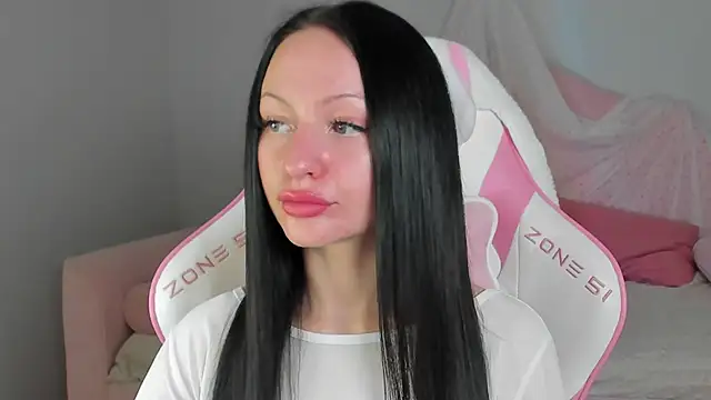 Snapshot of NaomiBlakes chatting on 12.04.25 NaomiBlakes online show from 12.04.25