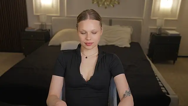 Charlotte Dreams online show from 07.07.26