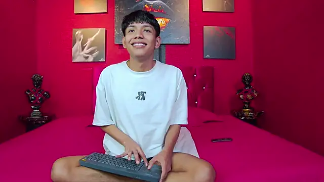 Snapshot of Liam_Sinclair chatting on 12.20.25 Liam Sinclair online show from 12.20.25