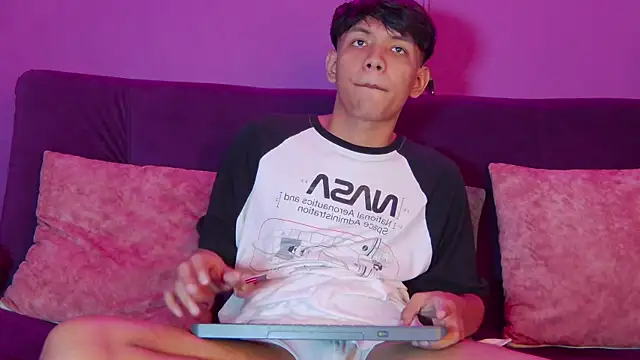 Snapshot of Liam_Sinclair chatting on 01.15.26 Liam Sinclair online show from 01.15.26